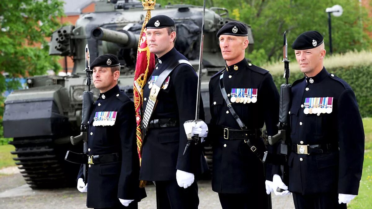 Танковый офицер. Regiment Tank Royal парад. Морская пехота Бундесвера парадная форма. Форма танковых войсков. Парадная форма танкистов.