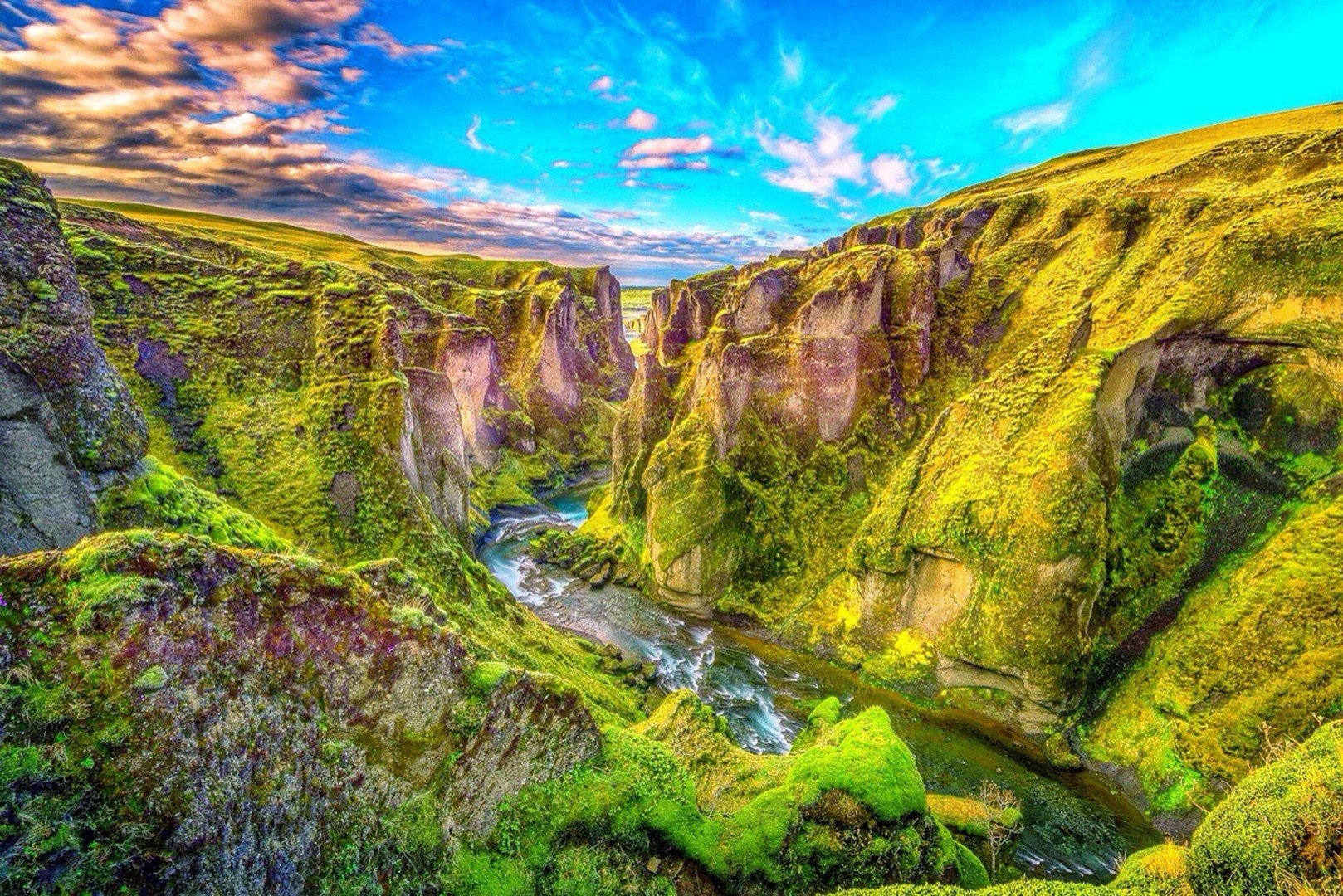 Места на планете. Каньон Фьядрарглйуфур Исландия. Каньоны Исландии Фьядpapглйуфуp. Ущелье Фьядрарглйуфур. Каньон в Ирландии.
