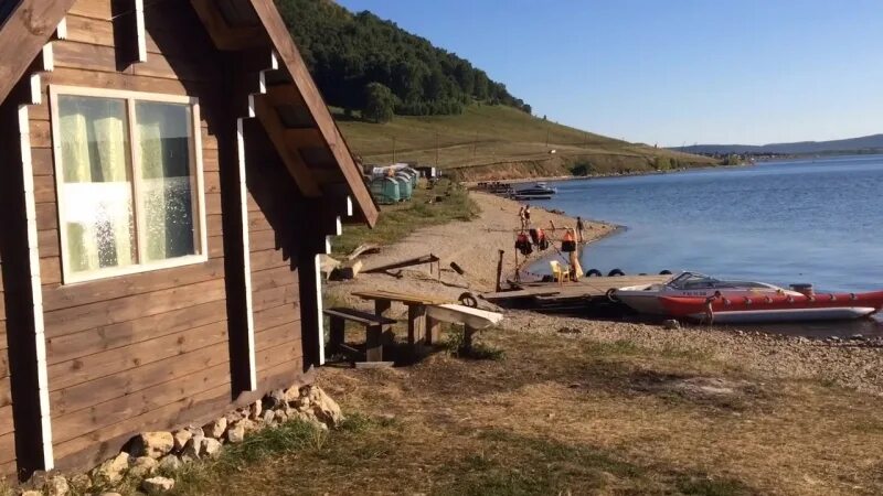 Автокемпинги на оз банное. Палатка белочка. Соловки кемпинг палаточный городок. Смотровая площадка телецкое озеро. Турбаза янтарное домики.