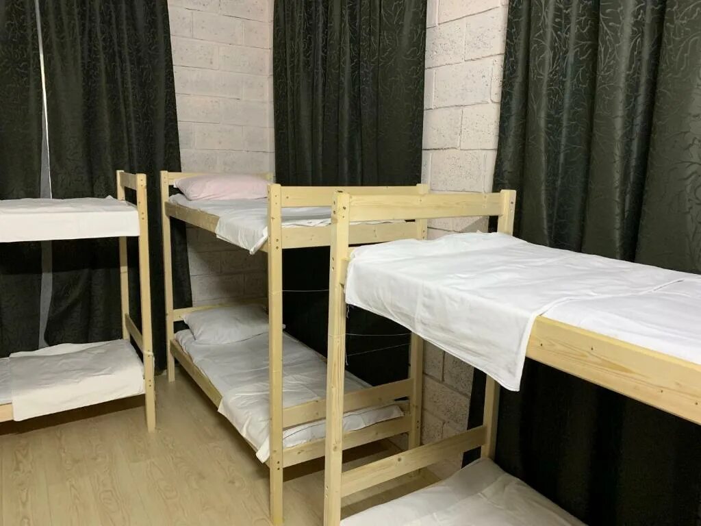 Койко-место в москве. Ищем койко места. Койка в общежитии. Ищем койко места. Койко место в хостеле.