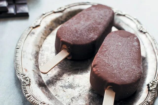 Чем отличается эскимо. Эскимо. эскимо вкусное. коричневое эскимо. эскимо необычной формы.