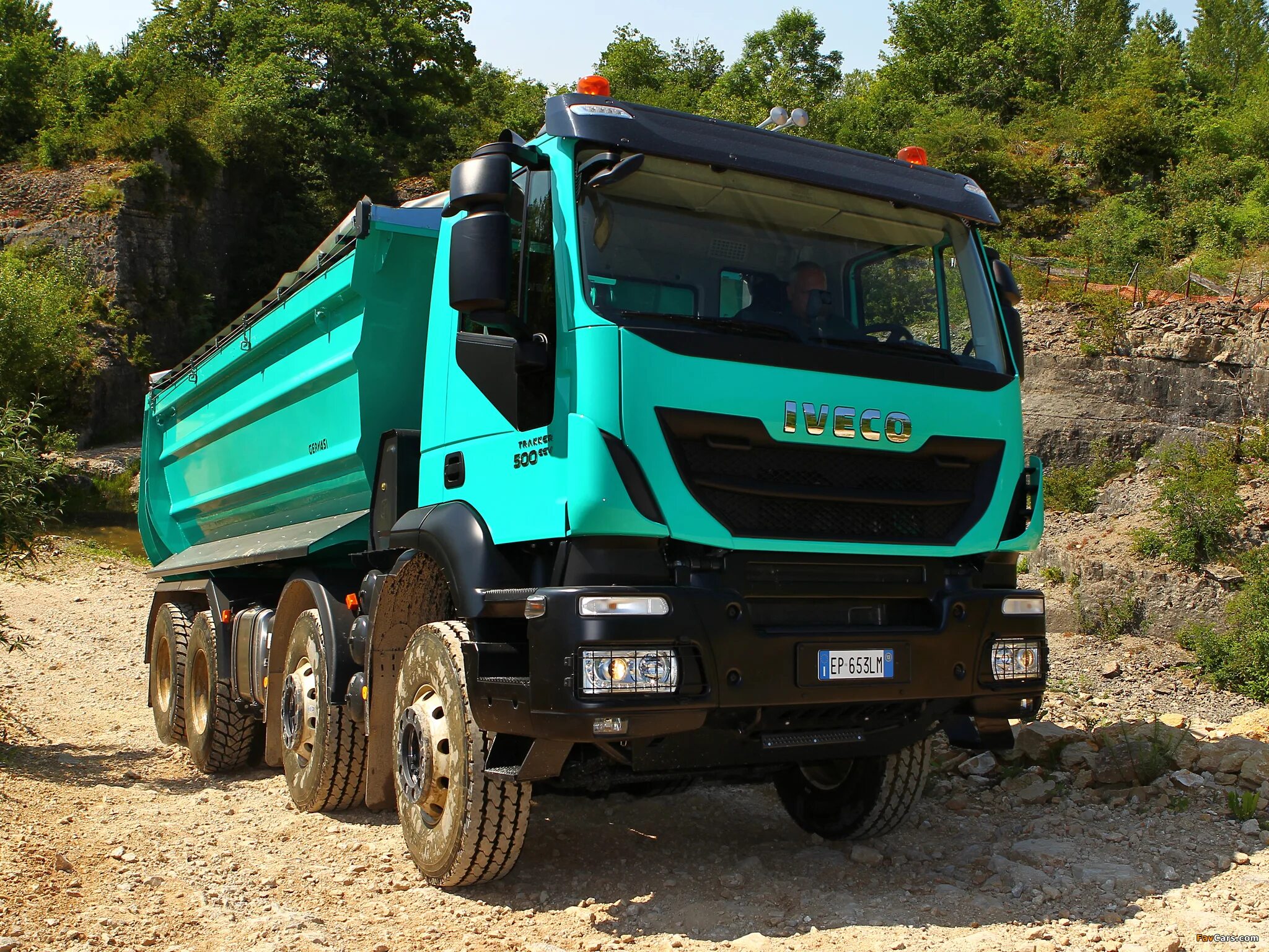 Iveco самосвал. Ивеко траккер самосвал 6х6. iveco trakker самосвал 6*6. ивеко траккер 4х4. ивеко траккер 560 самосвал.