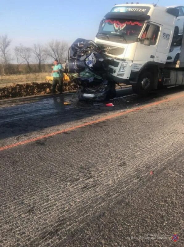 Авария в Калачевском районе Волгоградской области. Авария на трассе Калач на Дону Волгоград. ДТП В Калачевском районе Волгоградской области. ДТП на трассе Волгоград Каменск Шахтинский.