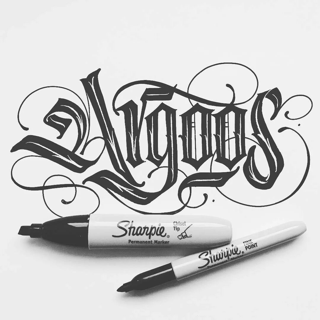 Почерк граффити алфавит. Шрифт для теггинга хенд стайл. Каллиграфия в стиле граффити. Крутые шрифты для тегов. Почерк граффити.