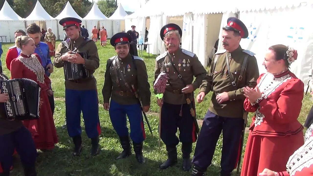 Красивые казачки. Казаки поют. Фронтовой ансамбль братья казаки. Казачьи песни. Украинские казаки.