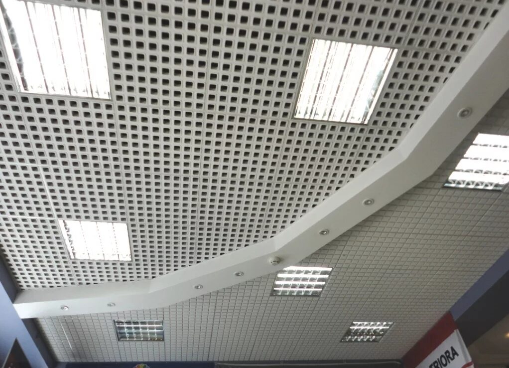 Зеркальный потолок армстронг кассетный албес 600x600. Армстронг албес 120x30. Армстронг кассетный ар600а6 q8. Потолок армстронг квадраты. Звукоизоляционные панели армстронг.