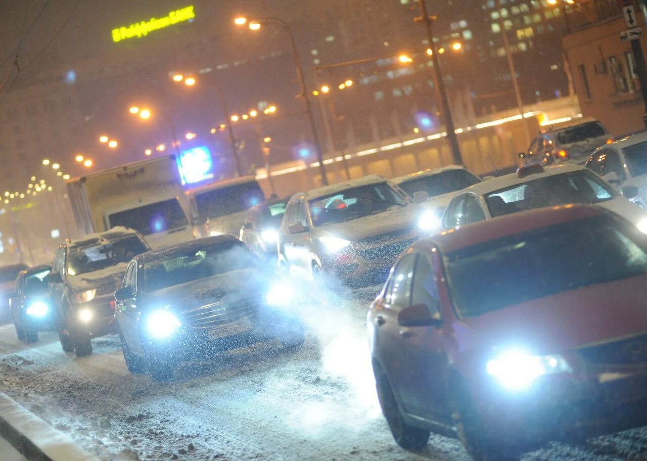 Автомобильные пробки в москве. Ситуация на дорогах москвы сейчас. Снежный затор на дороге. Ситуации на дорогах сегодня. Пробки казань.
