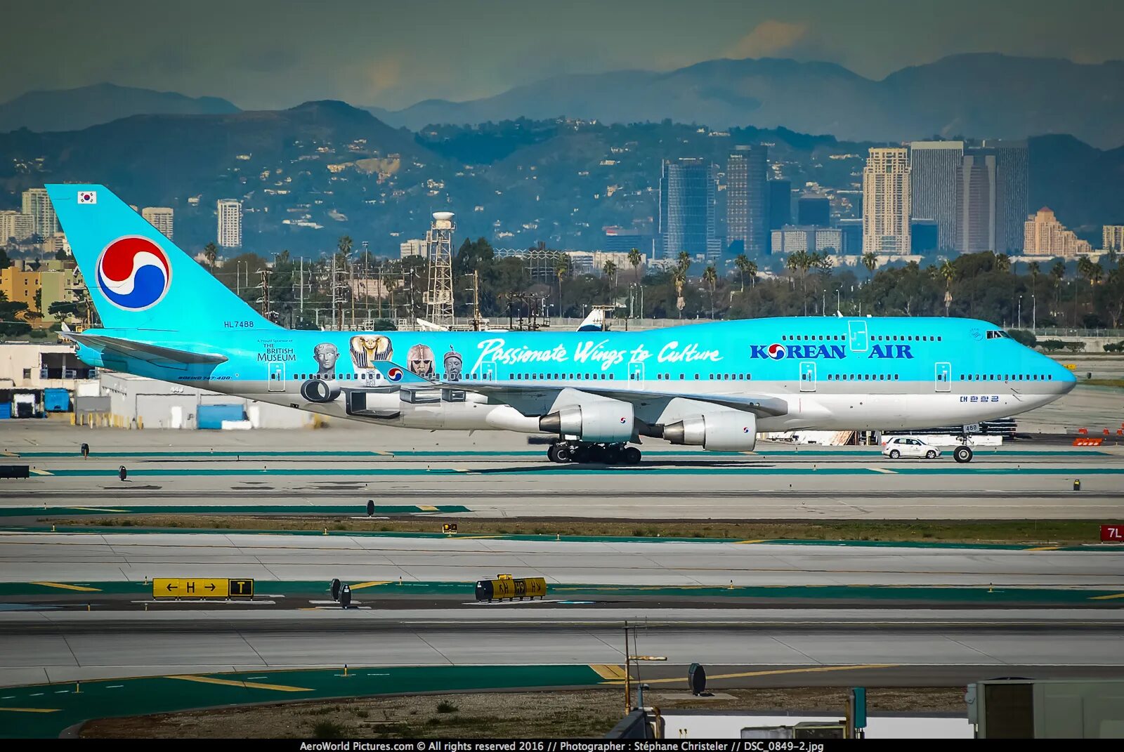 Купить авиабилеты скай. Самолет korean Air. Авиалайнер Boeing 747-8. Самолет боинг747—8 korean ALR Cargo. Самолет Боинг 747 корейские авиалинии.