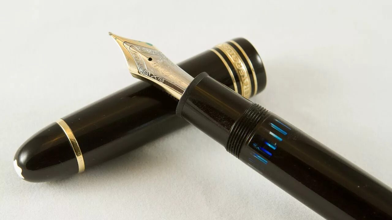 Перьевая ручка монблан. Ручка монтбланк. Montblanc pen. Ручка шариковая montblanc jfk. Montblanc ручка перьевая золотая.