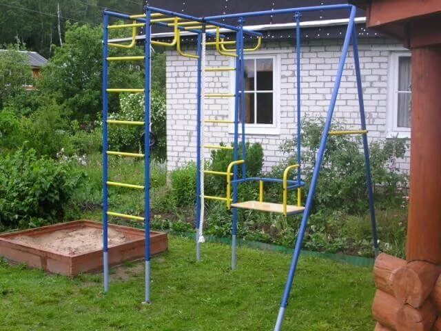 Металлическая площадка для дачи. Качели лидер 2-01. спортплощадка для дачи. спортивная площадка для дачи. детские спортивные площадки для дачи.