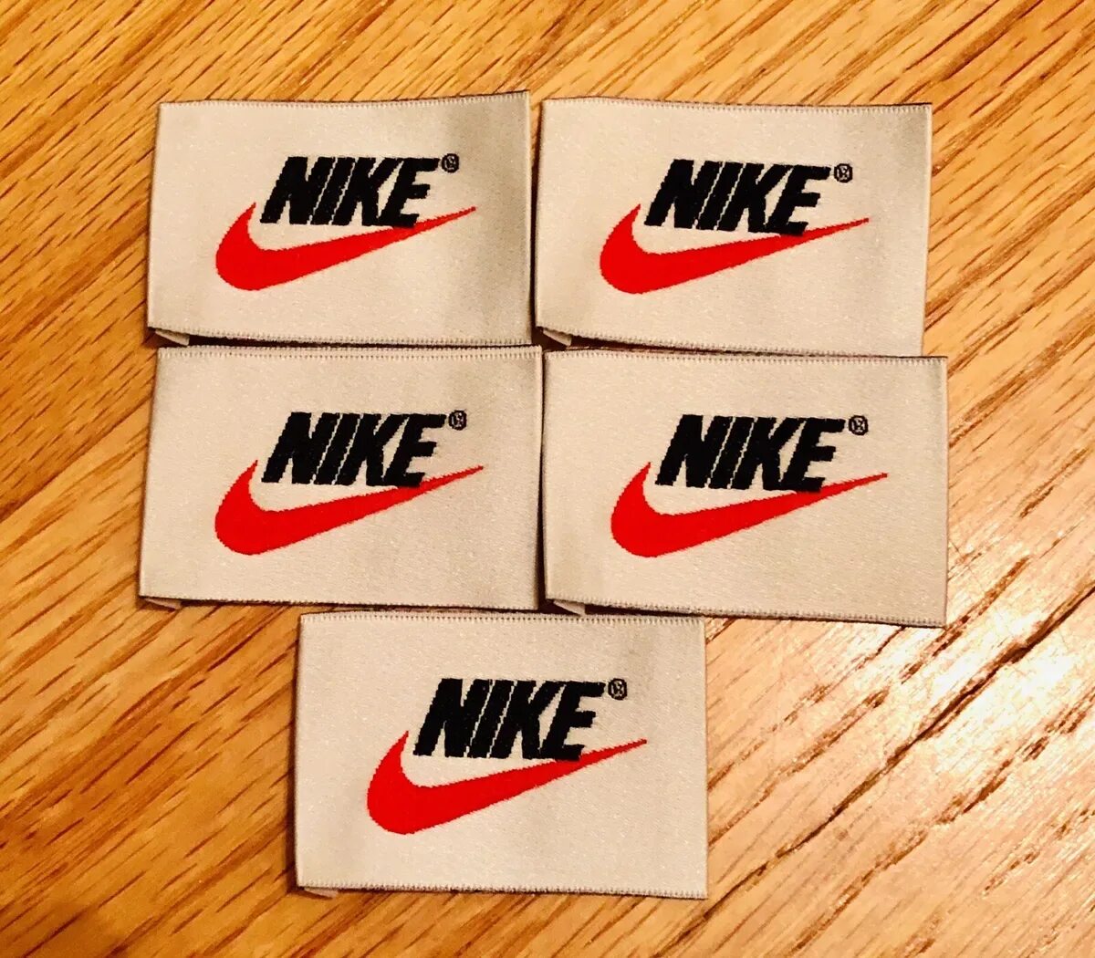 Наклейки найк. Этикетка nike. Стикеры найк. Наклейки найк. Nike бренд логотип.