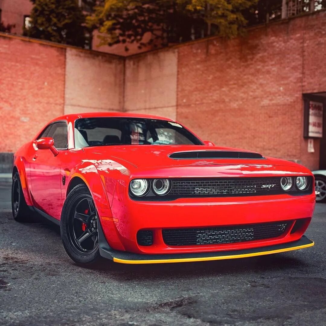 Dodge challenger demon характеристики. Додж челленджер срт. челленджер срт демон. додж срт демон. додж челленджер srt demon.