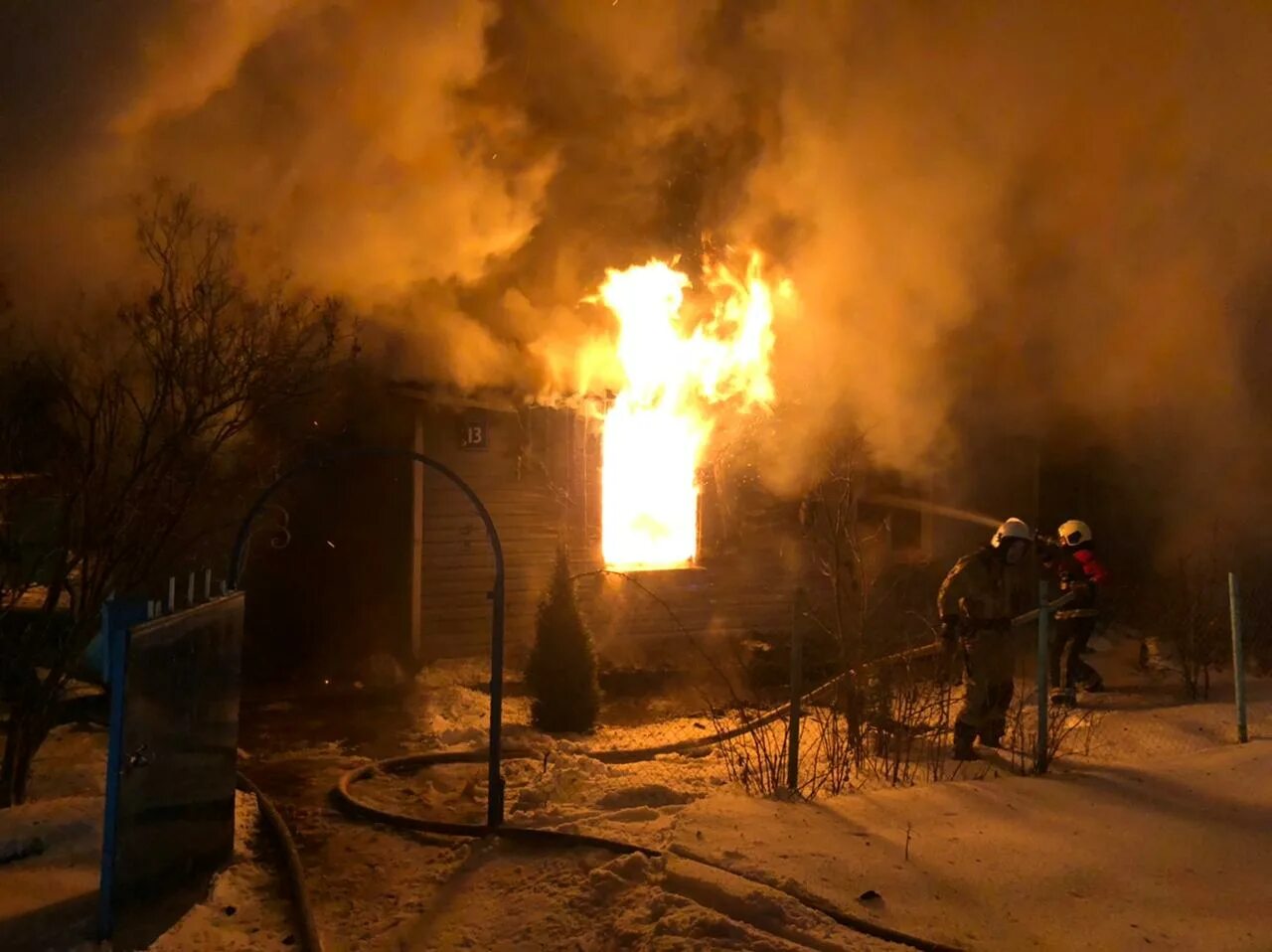 Чп новгородская область. Толстиково (Новгородская область). Пожар в деревне Толстиково. Деревня Толстиково Новгородский район. Пожар в доме.