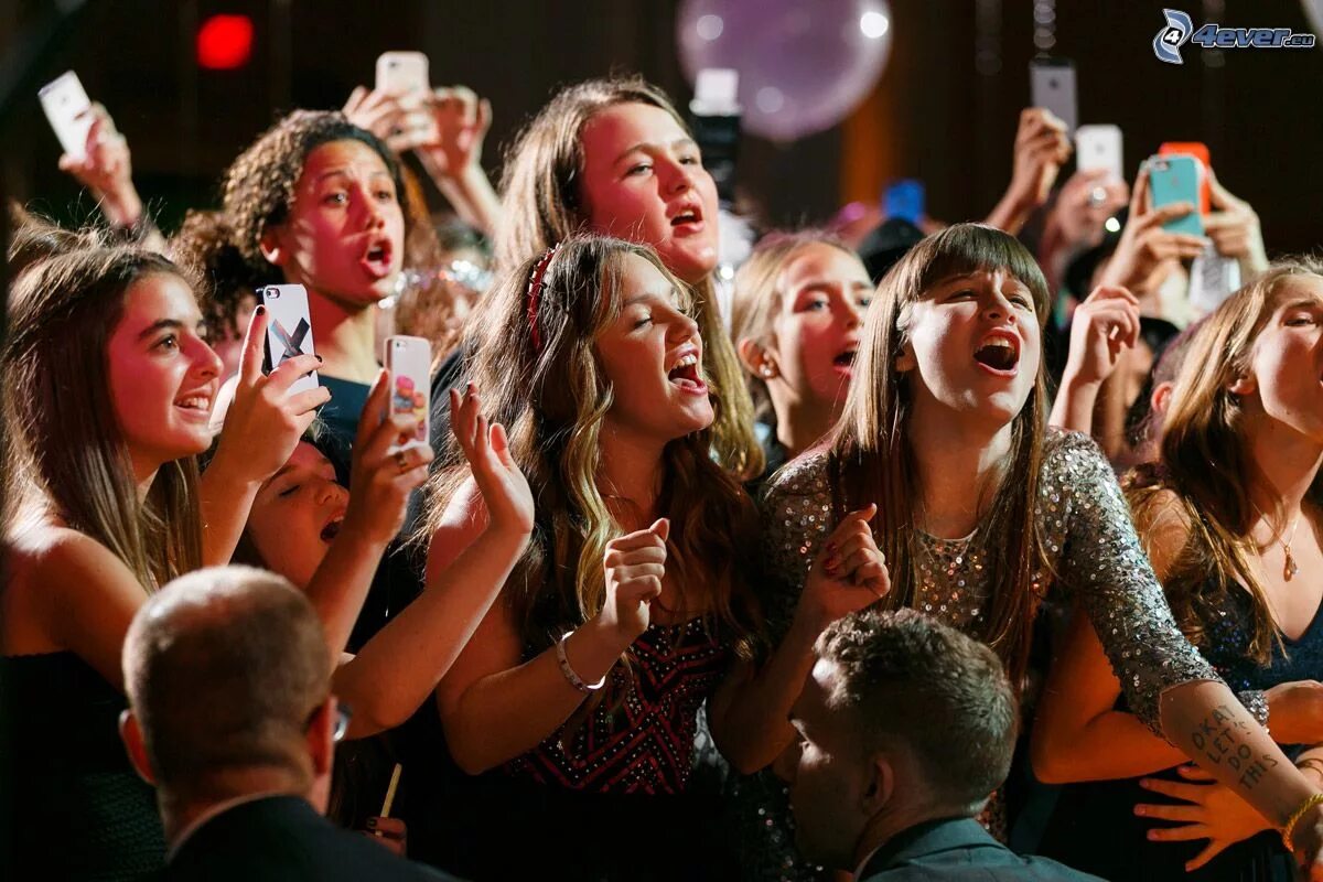 Разные люди на вечеринке. Крутая вечеринка. Wp people вечеринка. Сколько человек было на вечеринке. Ночная туса.