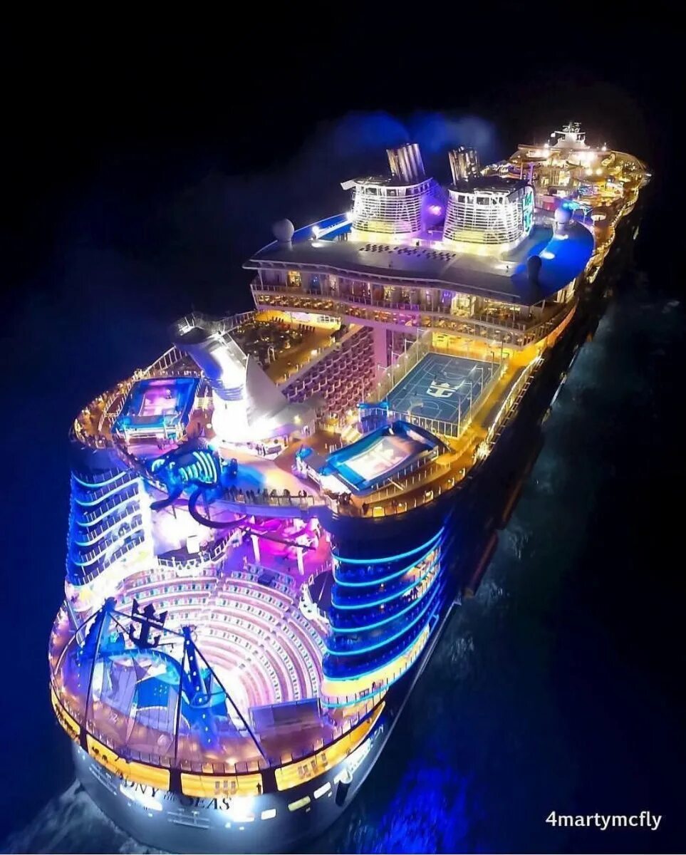 Rage of the seas. Роял Карибиан Гармония морей. Круизный лайнер Oasis of the Seas. Симфония океана круизный лайнер. Симфония морей круизный.