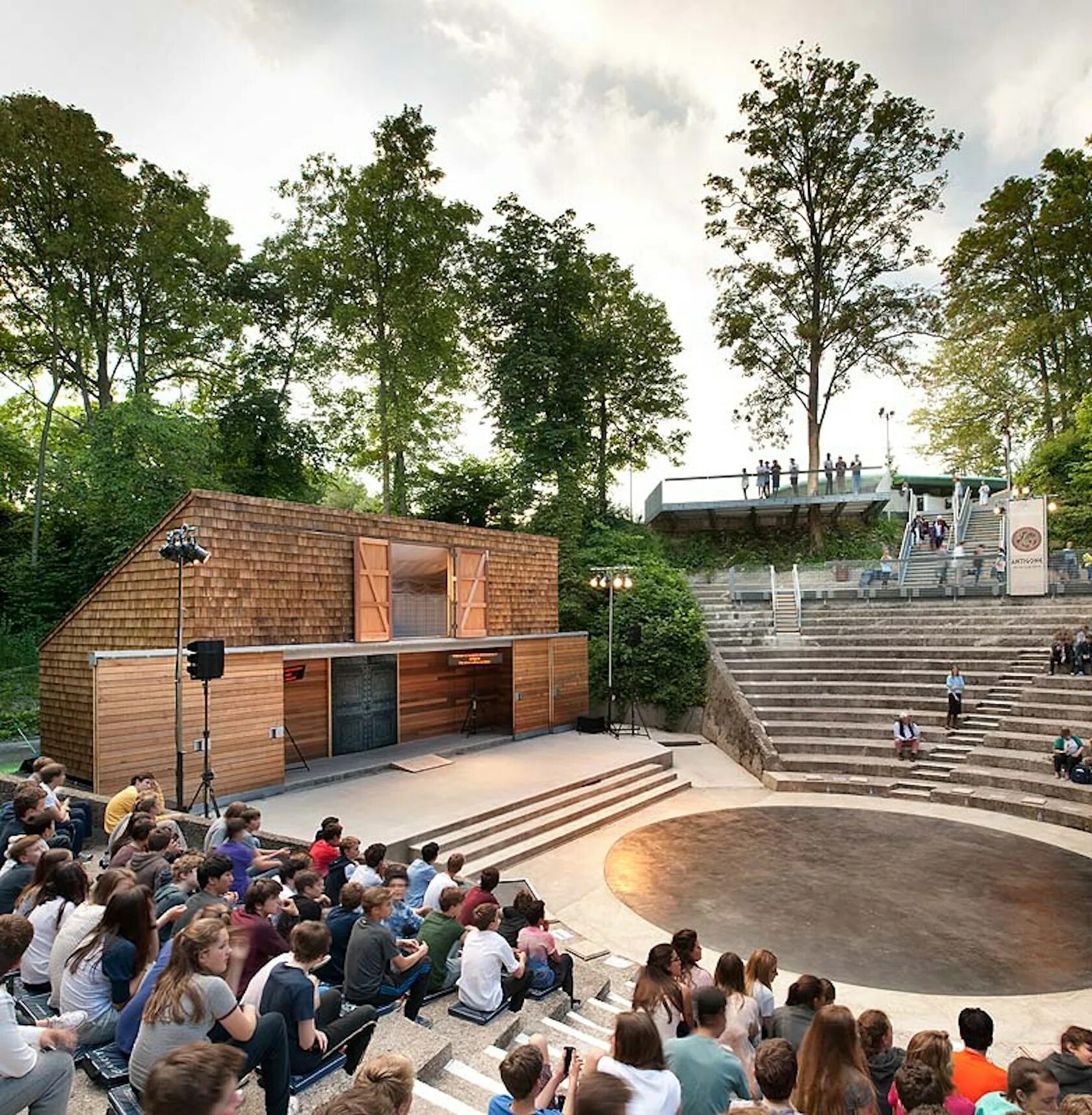 Открытый кинотеатр проект. Необычные уличные павильоны. Современные уличные сцены. Культурный центр строгино. Сцена на открытом воздухе.