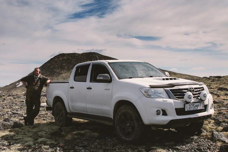 Хайлюкс купить бу россия. Toyota Hilux 7g. Тойота Хайлюкс 7. Тойота Хайлюкс белая.