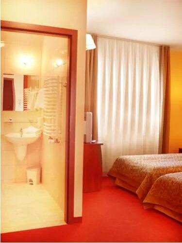 Best western отель в милане. Ронки дей леджонари аэропорт. Отель мажор. Hotel major. Отель мажор.