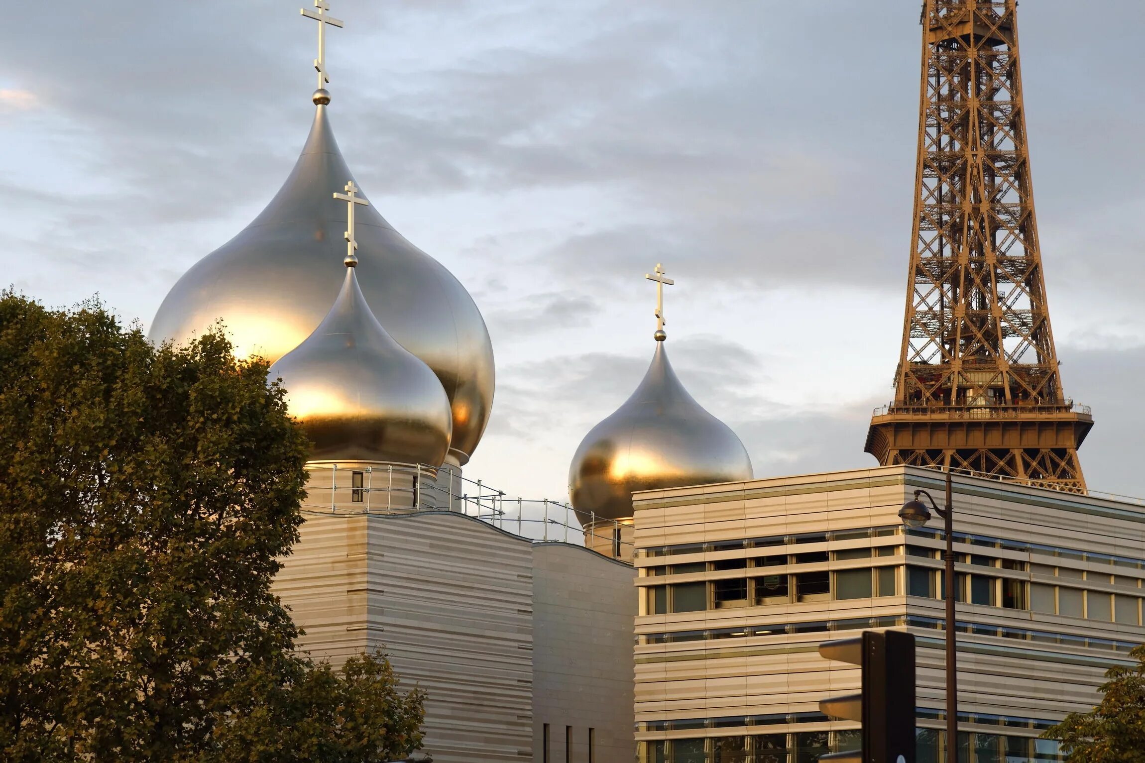 Храм Святой Троицы Париж. Русский культурный центр в Париже. Церковь культовое сооружение