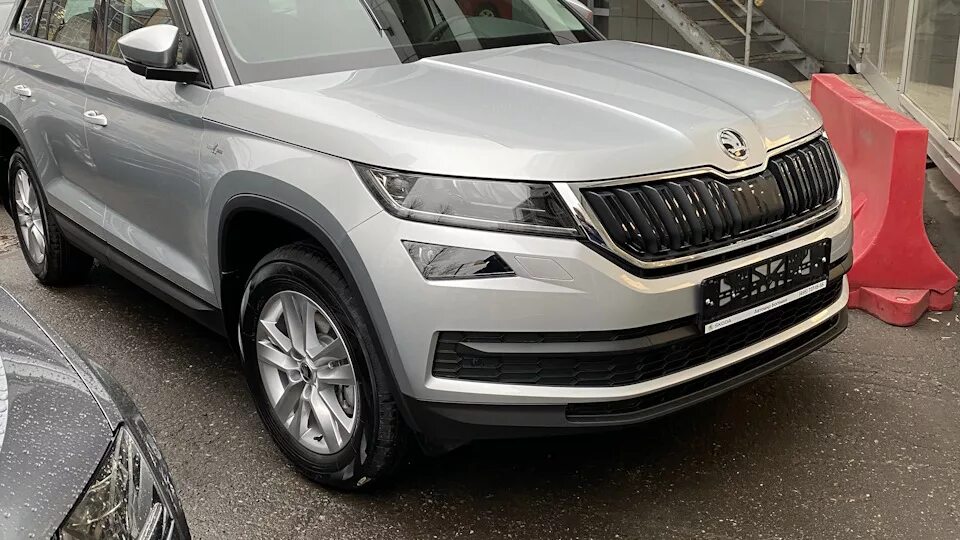 Масло кодиак 2.0 дизель. Skoda Kodiaq Ambition. Skoda Kodiaq Silver. Кодиак серый платинум металлик. Skoda Kodiaq Ambition стальной.