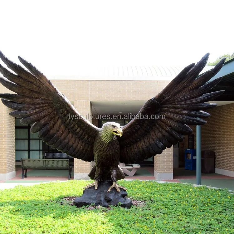 Скульптура орла. Большая скульптура орла. Скульптура орла из бетона. Орел для сада скульптура.