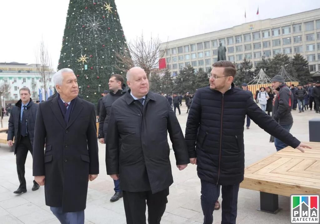 Махачкала сейчас новости сегодня последние. Площадь ленина махачкала. центральная площадь махачкалы. площадь махачкала 2022. площадь ленина махачкала реконструкция.