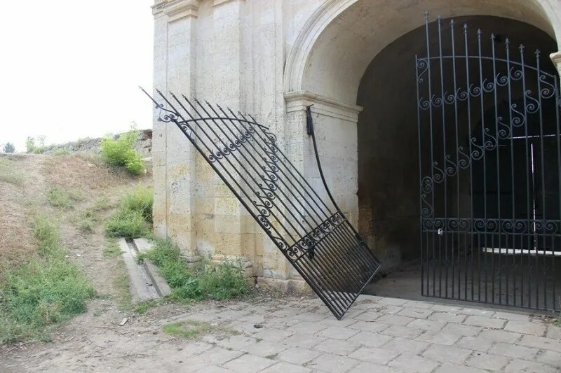 Ворот разбор. Калитка из профильной трубы 40 на 20 с врезным замком. Замок на калитку профиль 40 на 20. Калитка разбор. Калитка разбор.