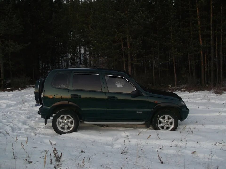 Тонировка нива шевроле. Тонировка фар Нива Шевроле. Chevrolet Niva тонированная. Нива Шевроле тонированная оптика. Тонировка фонарей Нива Шевроле.