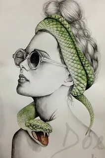 Девушка с головами змей