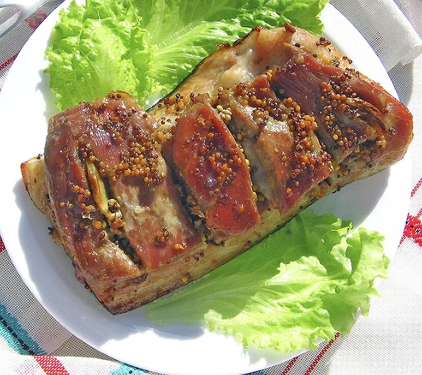 Как запечь грудинку свиную в духовке вкусно. Грудинка запеченная. грудинка в духовке. грудинка в духовке самый вкусный. грудинка запеченная в духовке.