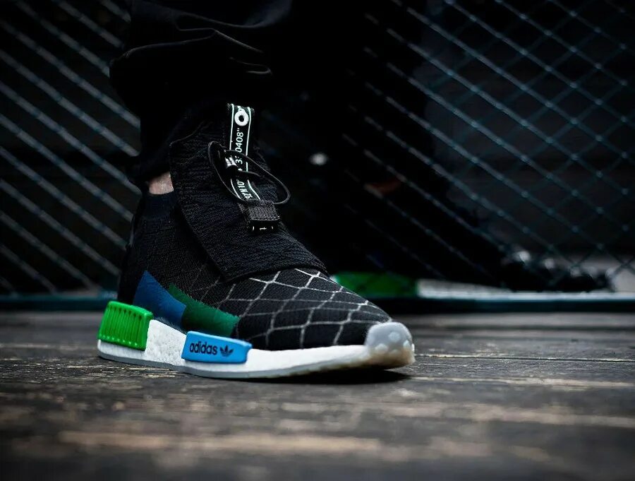 Adidas Xbox NMD_v3 x. NMD_r1 в темноте. Кроссовки ММД адидас. NMD ts1 Green outfit. Адидас тренд