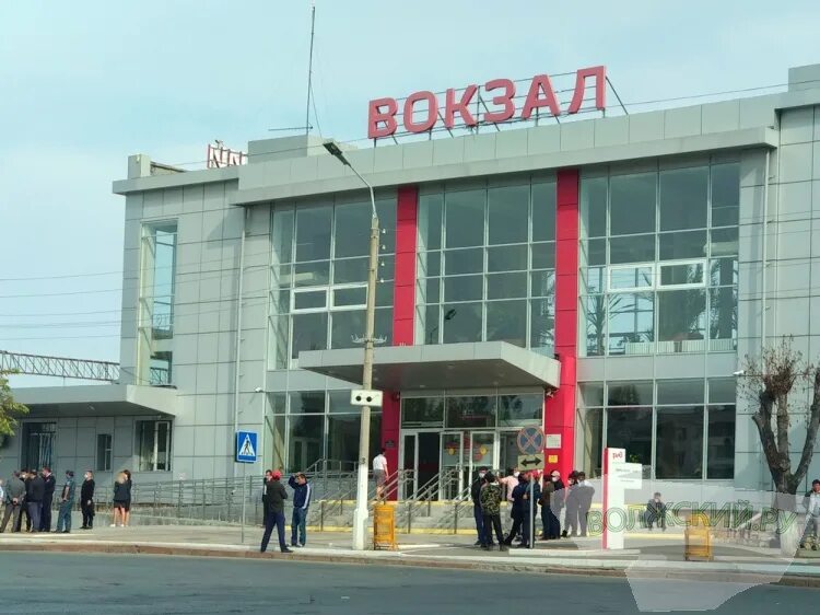 Станция волжский волгоградская область. Железнодорожный вокзал волжский. Д. Железнодорожный вокзал волжский. Станция волжский волгоградская область.