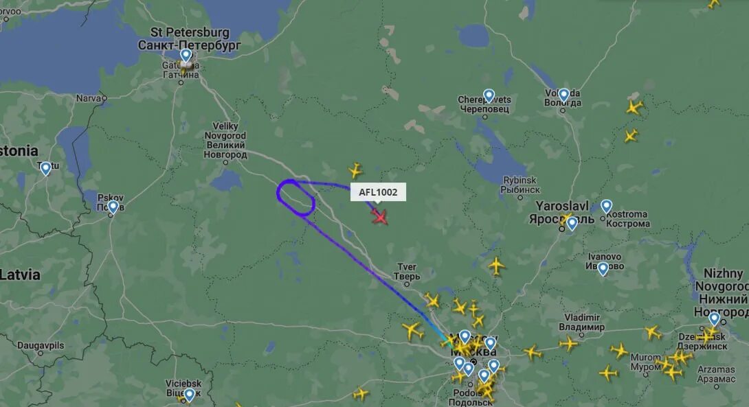 Нло в питере. В небе над петербургом заметили неопознанный объект. Неопознанный объект над спб. Траектория полета самолета. Неопознанный объект в небе над санкт-петербургом.