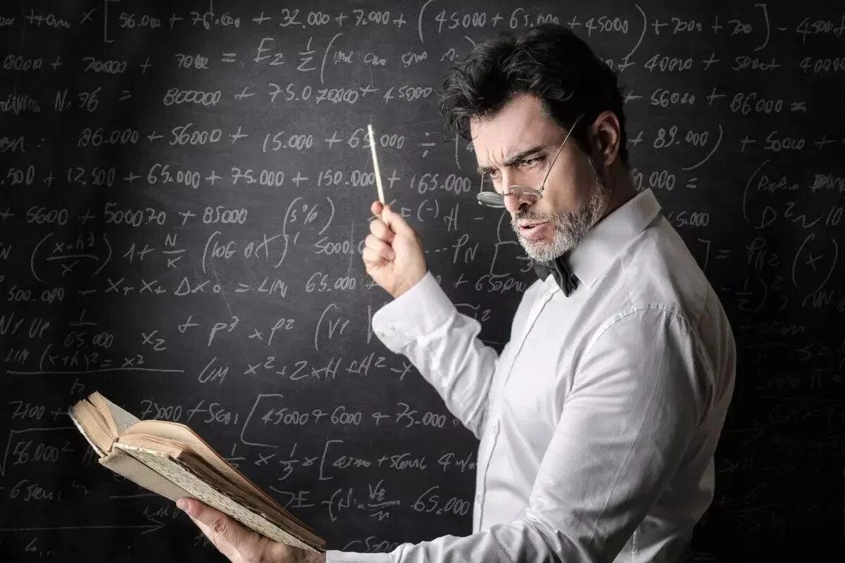 Молодые учителя мужчины. Учитель мужчина в очках. Профессор в очках. Препод мужчина. Профессор в университете.