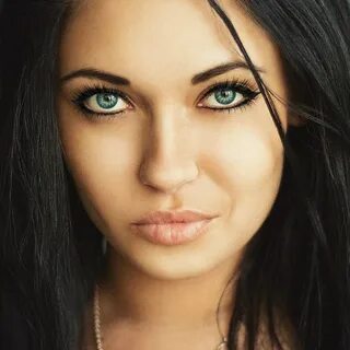 Красивые брюнетки с голубыми глазами