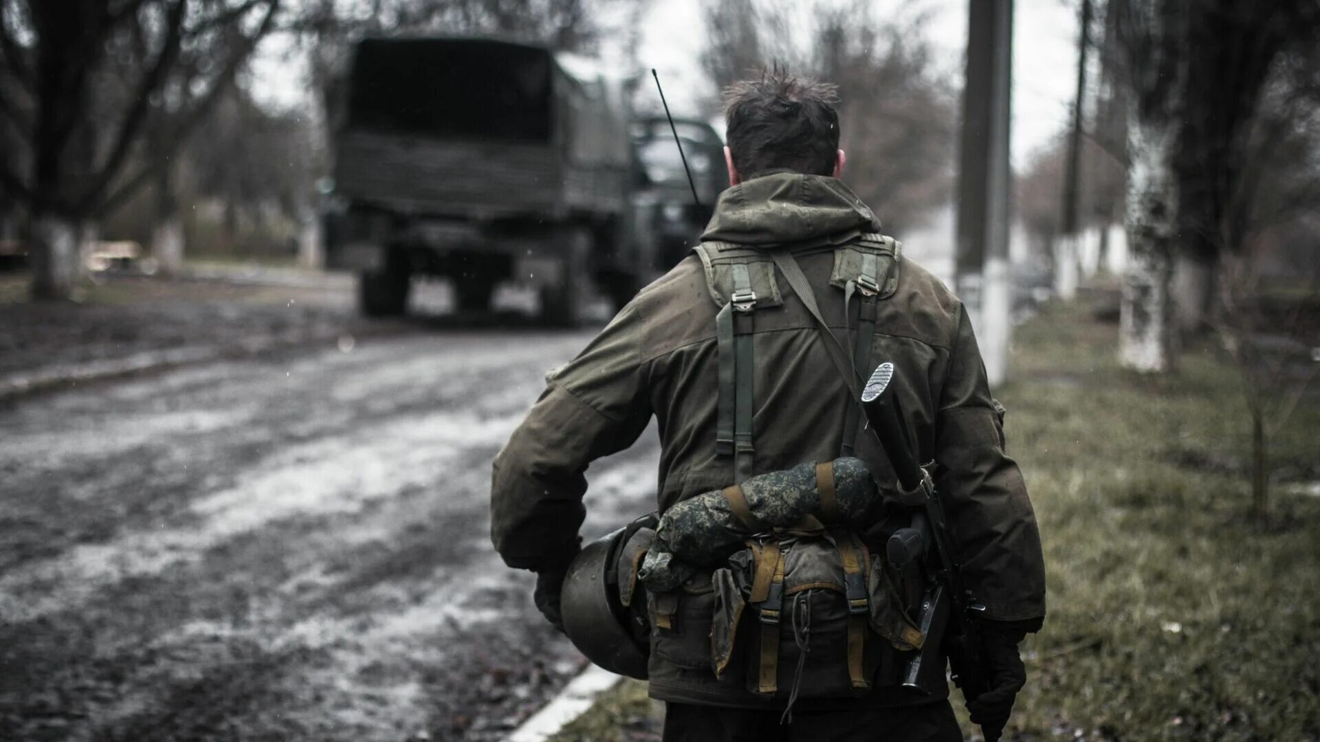 Фото солдата со спины. Солдат со спины. Военный со спины. Русский солдат со спины. Русский военный со спины.