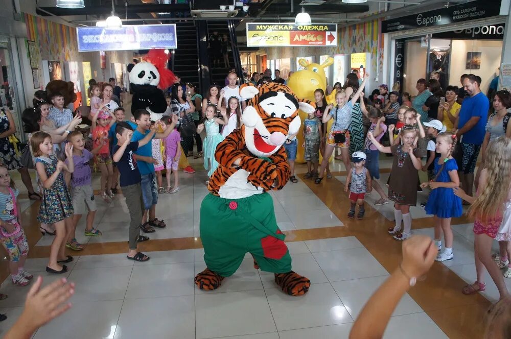 южный парк хабаровск. торговый центр южный парк хабаровск. южный парк хабаровск магазины одежды. южный парк хабаровск сегодня. торгово-развлекательный центр южный парк хабаровск.