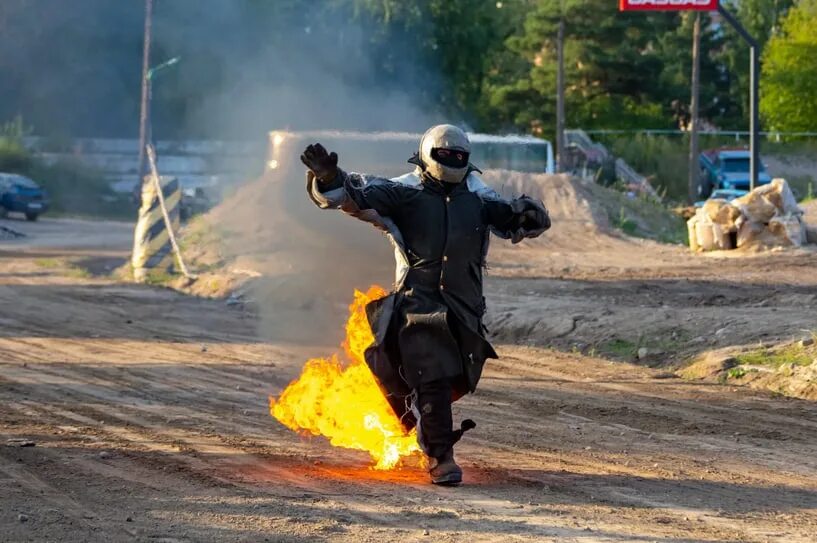 Отец каскадер. Каскадер идрисов александр. Терри грант каскадер. Экстрим шоу каскадеров рязань. Американская комедия про папу и дочку.