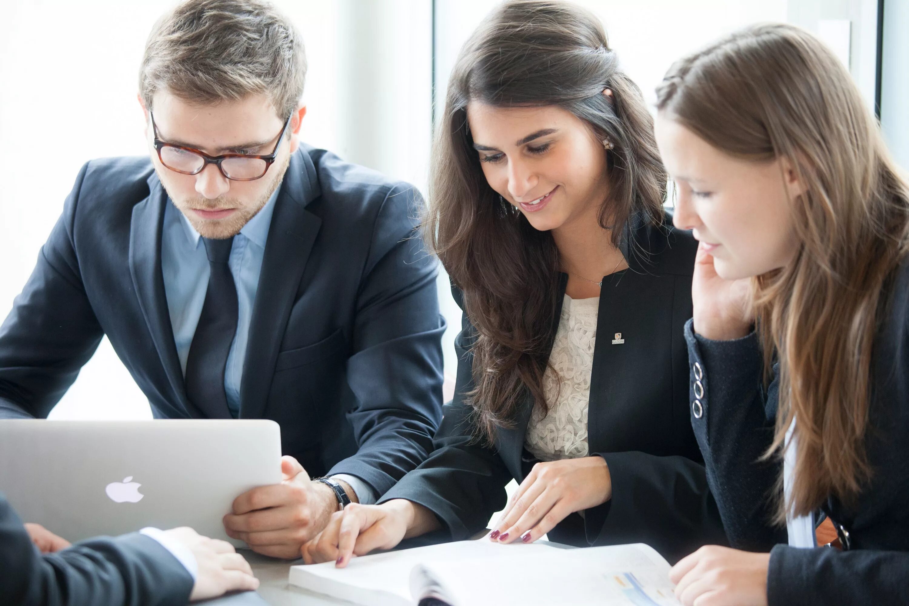 Student management. Менеджер образования. Студенты предприниматели. Менеджмент. Бизнес образование.