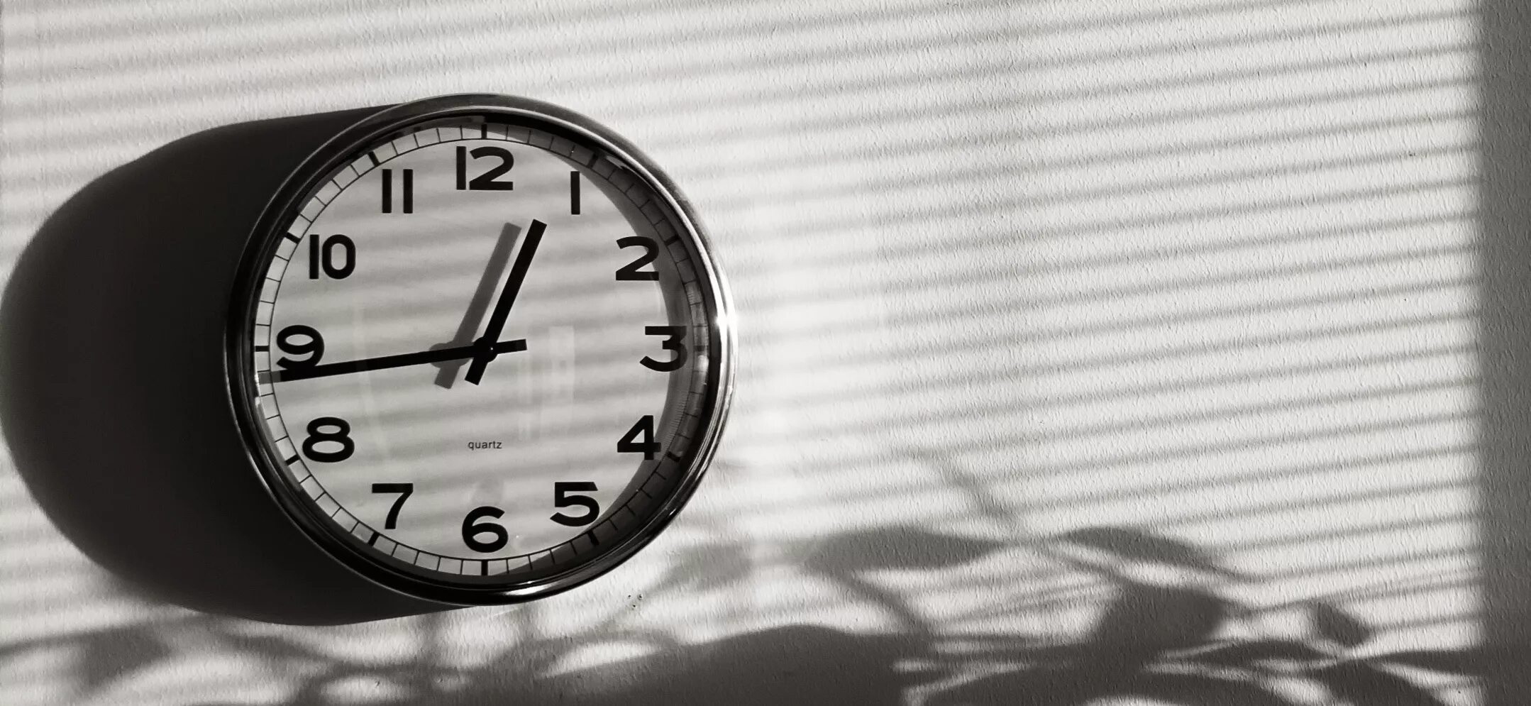 1024 минуты. Часы и время. Часы 1 минута. Часы 1 час ночи. Часы пятнадцать минут.