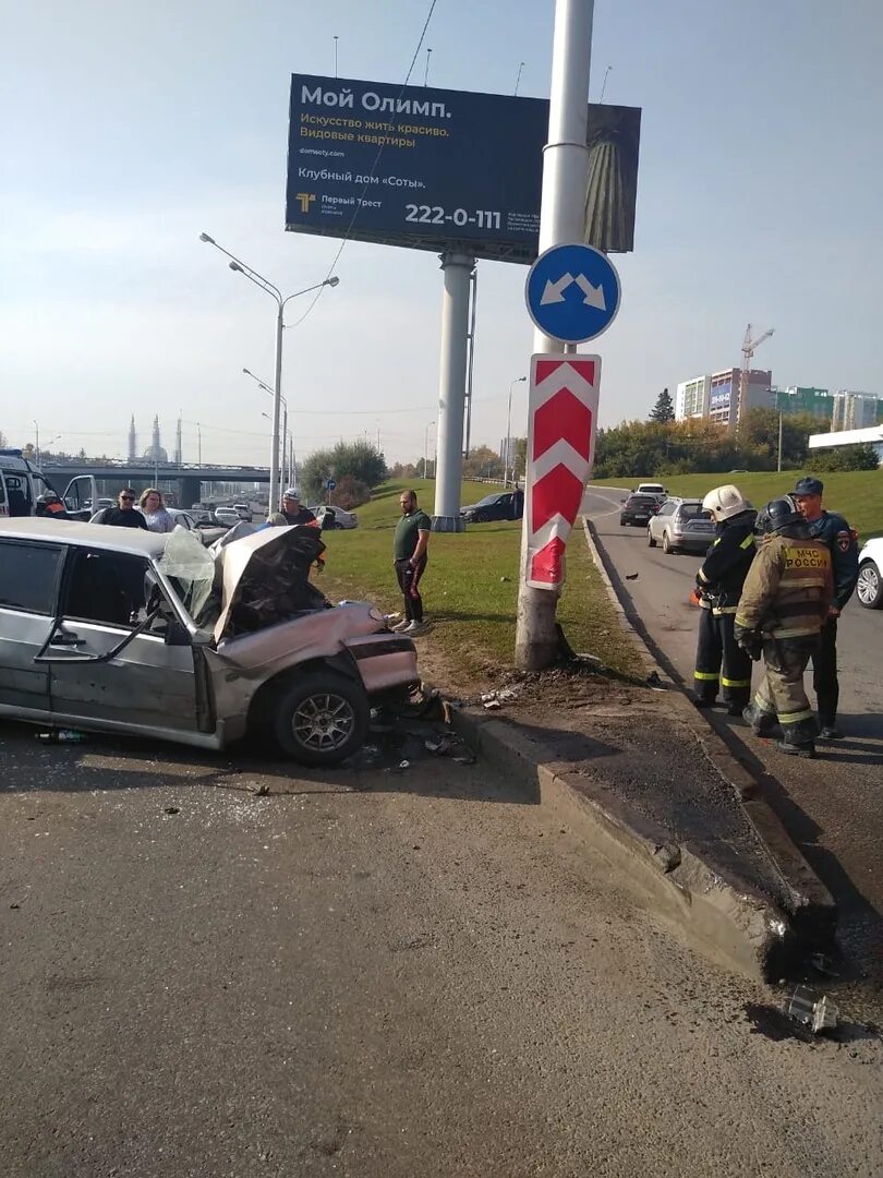 Авария в уфе вчера. ДТП В Уфе вчера на Салаватке. Авария на Салаватке в Уфе вчера. ДТП на Салаватке в Уфе сегодня. ДТП на проспекте Салавата Юлаева.