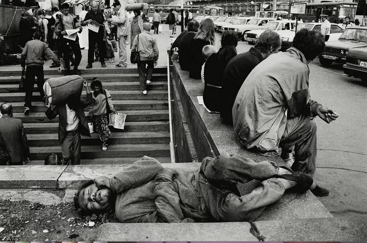 1990 работа. Россия 1990-е. 90 е москва нищета. москва 1995 год.