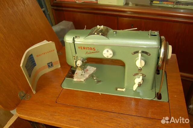 Швейная машинка веритас ножная с тумбой. Швейная машинка веритас ножная с тумбой. Веритас 8014-1 со швейным столом. Швейная машинка веритас электрическая. Швейная машина веритас 8014/1 ножная с тумбой.