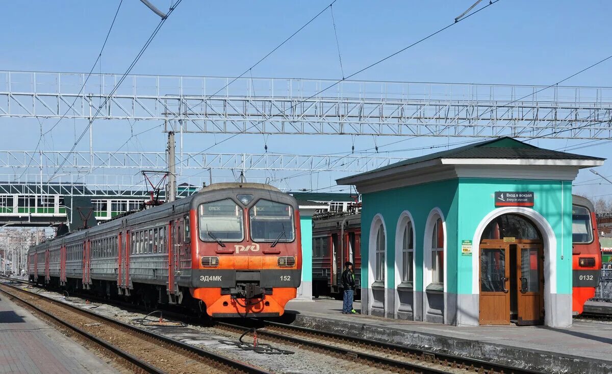 Поезд татарская омск. Электропоезда Омска. Омск пригород электрички. Электричка Омск Новосибирск. Эд4мк 0152.