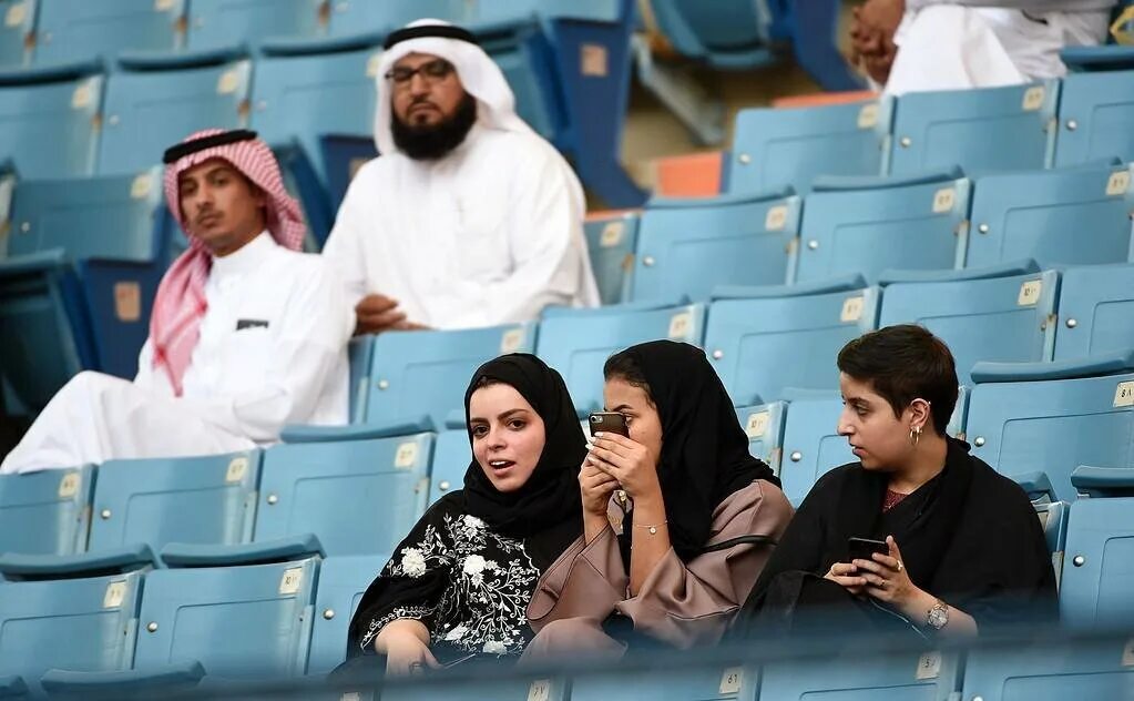 Эр-Рияд Саудовская Аравия. Стадионом в Эр-Рияде (Саудовская Аравия. Эр Рияд женщины.
