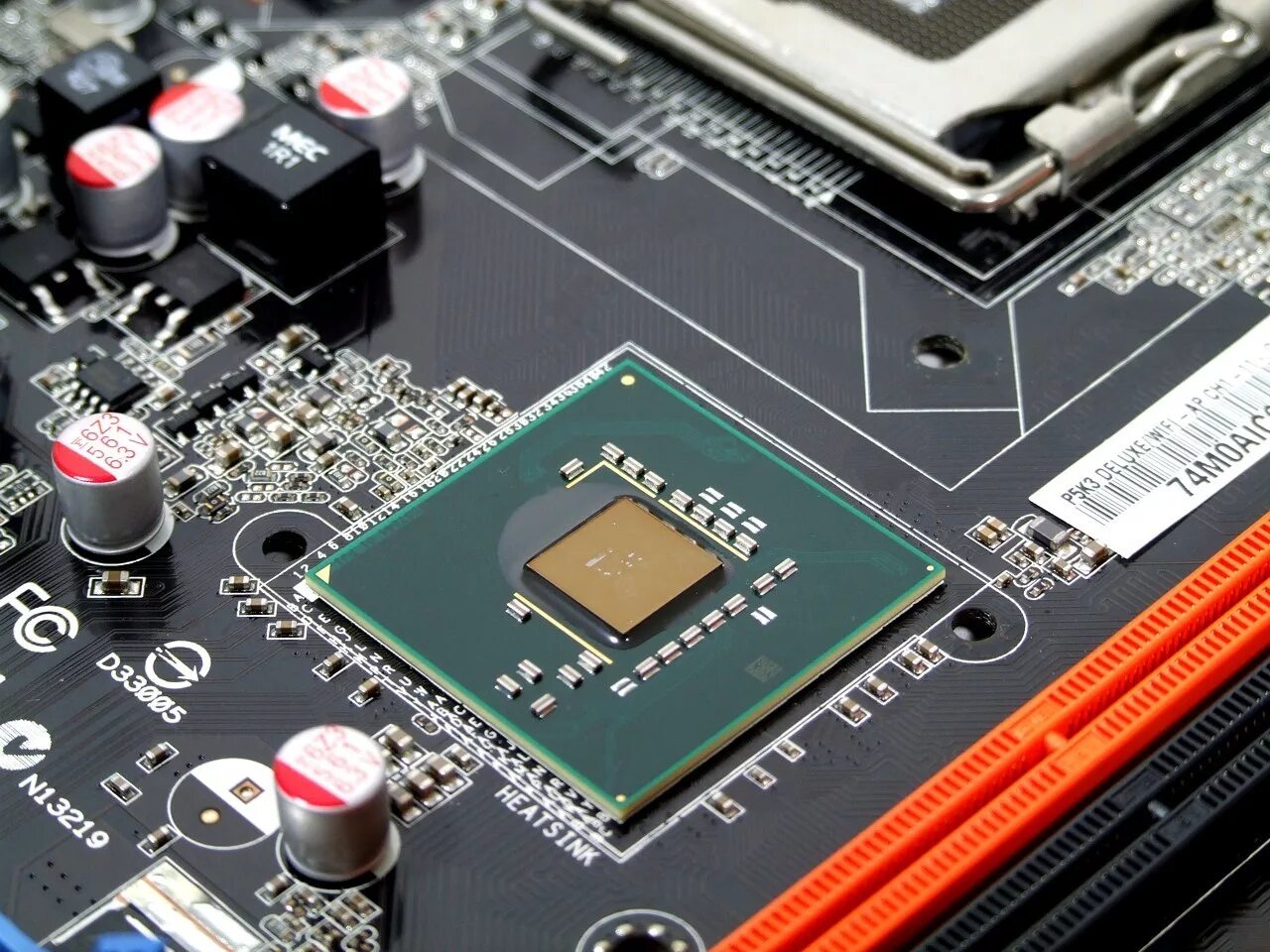 Материнская плата 700 чипсет. Южный мост на материнской плате. Чипсета 488b материнской платы структура. Чипсет материнской платы компьютера. Компьютер набор микросхем.