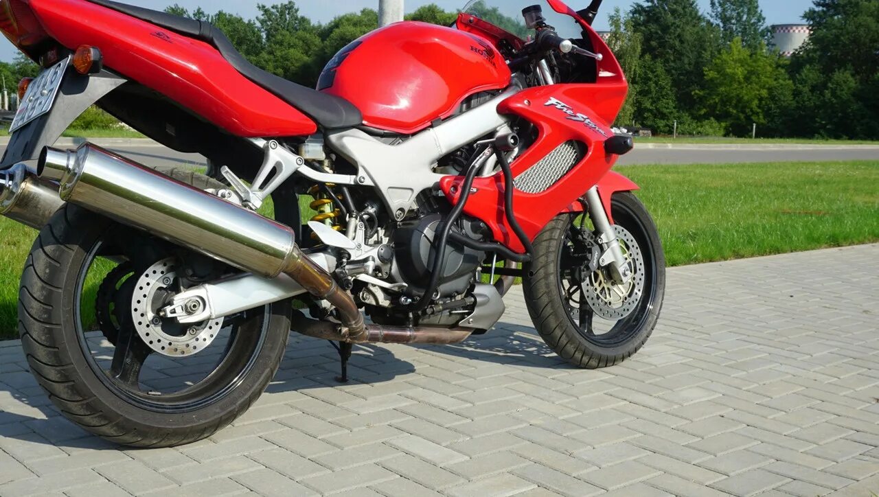 Honda vtr1000f. Vtr1000f. Дуги на мотоцикл Honda vtr1000f. Хонда Втр 1000 клетка. Слайдера honda