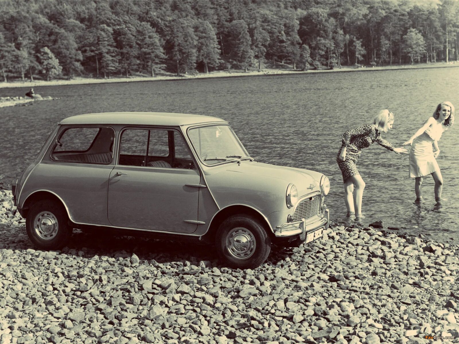 Auto article ru. Мини Купер 1959. Мини Купер 1959 года. Austin Mini 1959. Алек Иссигонис.