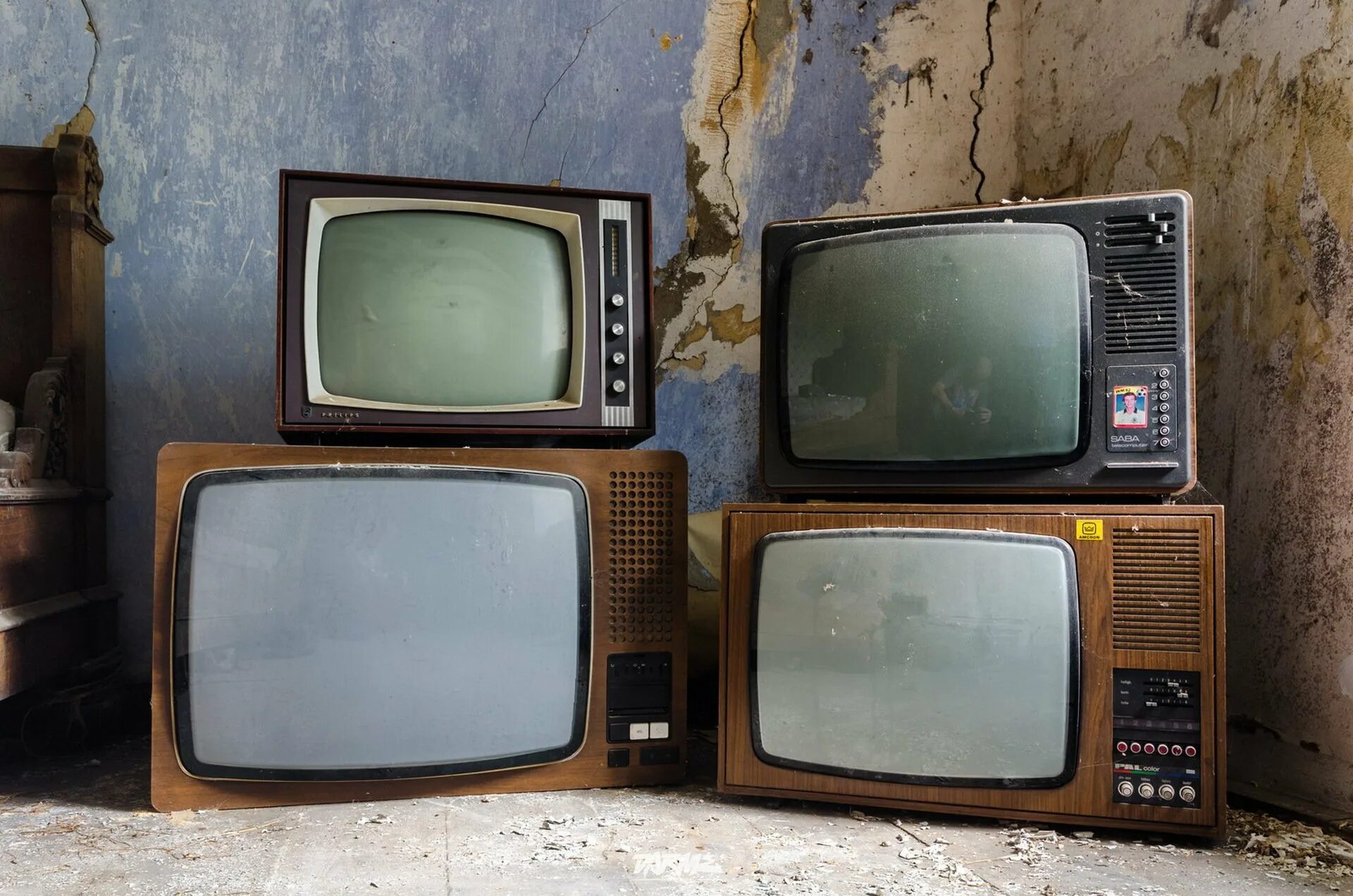Куплю телевизор старый оскол. Старый телевизор. Старинный телевизор. Советский телевизор. Древние телевизоры.