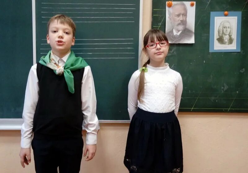 Школа младшеклассников 7 букв. Старицкая сош фото. подросток о****** младшеклассников девочку. 62 младшеклассника. выступает младшеклассники стихи.